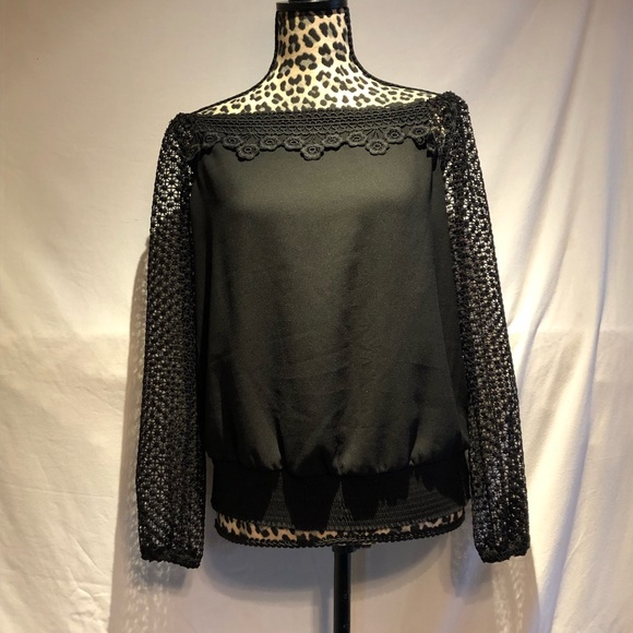 Thalia Sodi Tops - Thalia Sodi off the shoulder Blouse in a Medium